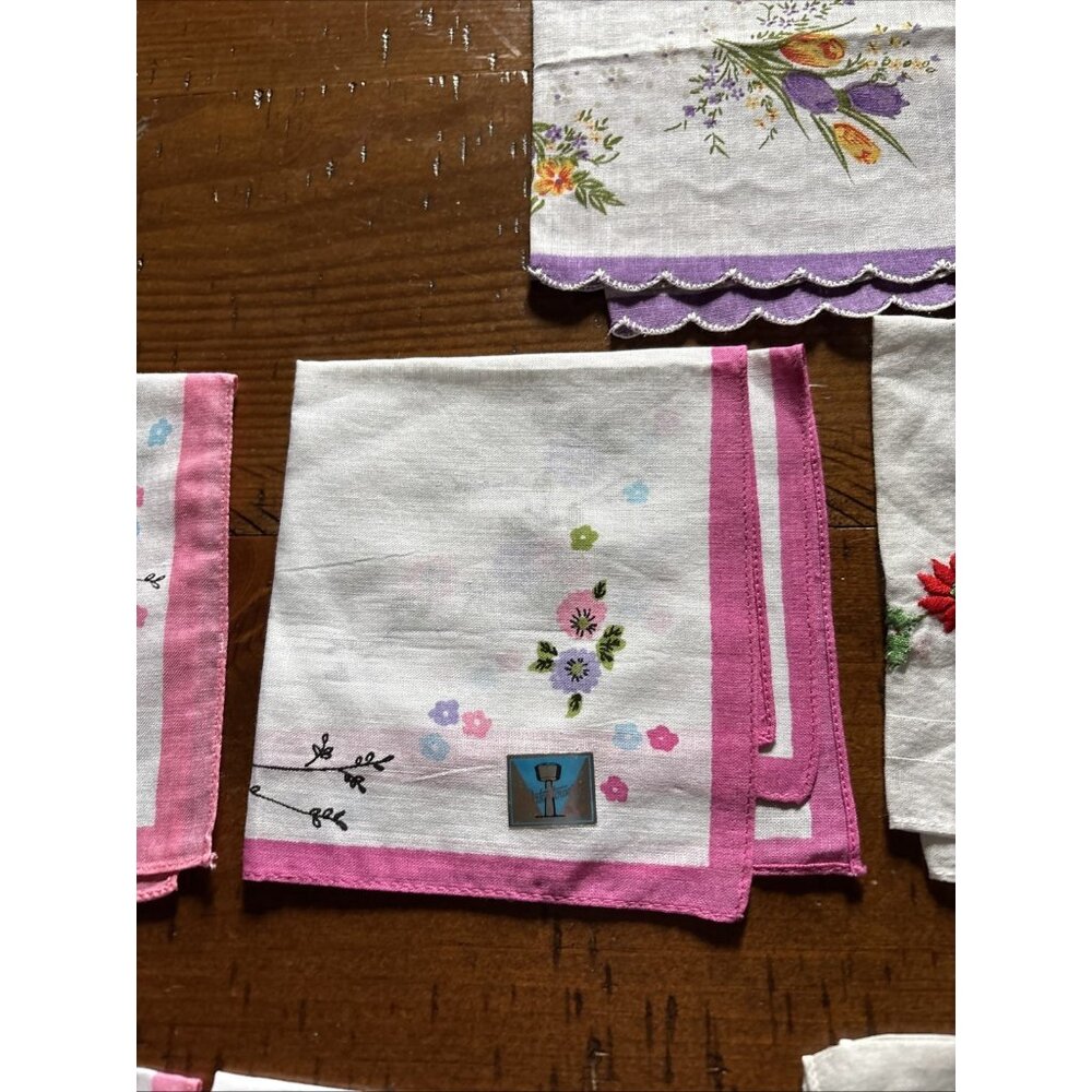 Collection Of Handkerchiefs Nine Total V-day Spring - Picture 6 of 14
